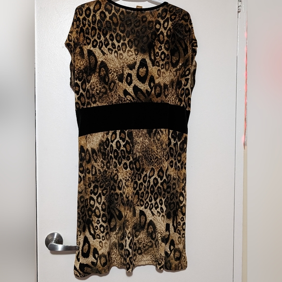 Plus size 2x blouse animal print - Picture 7 of 7